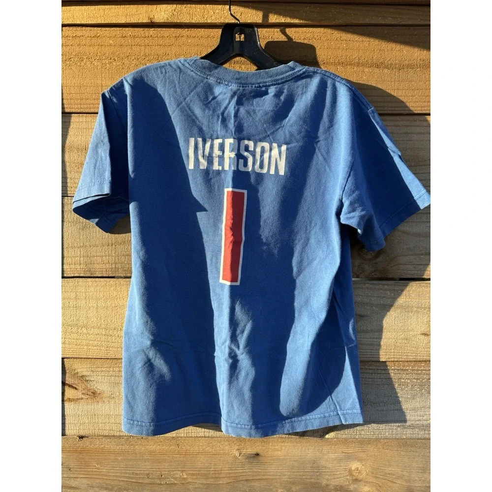 Vintage Adidas Detroit Iverson #1 Youth‎ Size Large T-shirt  Detroit Pistons NBA